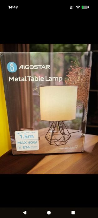 Loftowa lampka na biurko, okno, stolik.
Cena: 60 zł.