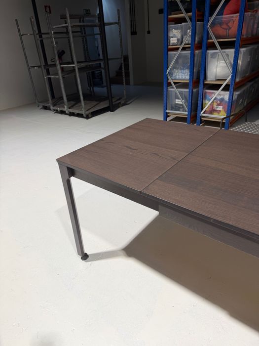 Mesa de madeira com rodas extensível