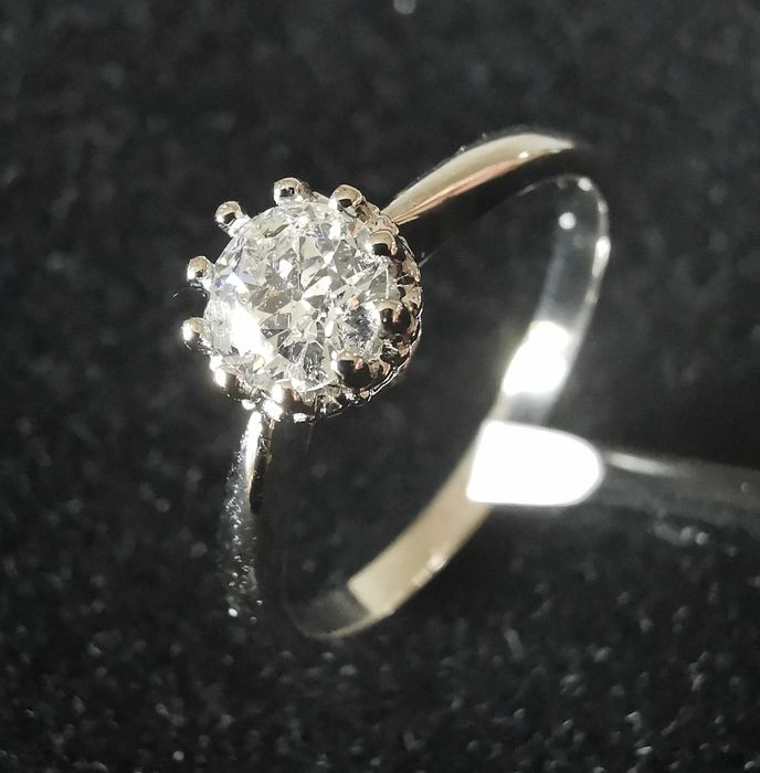 Pierścionek z brylantem 0,6ct białe złoto 585
