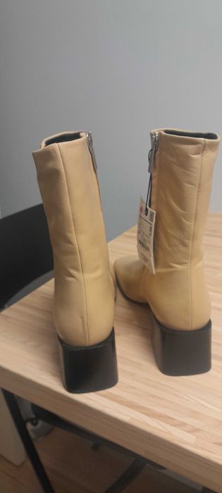 Vendo este par de botas da nova coleção, novas em folha a estrear.