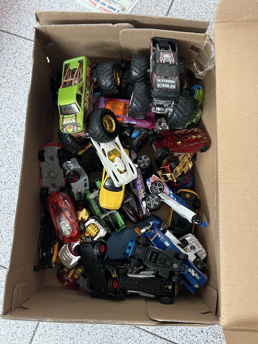 46 carros pequenos varios modelos e tamanhos