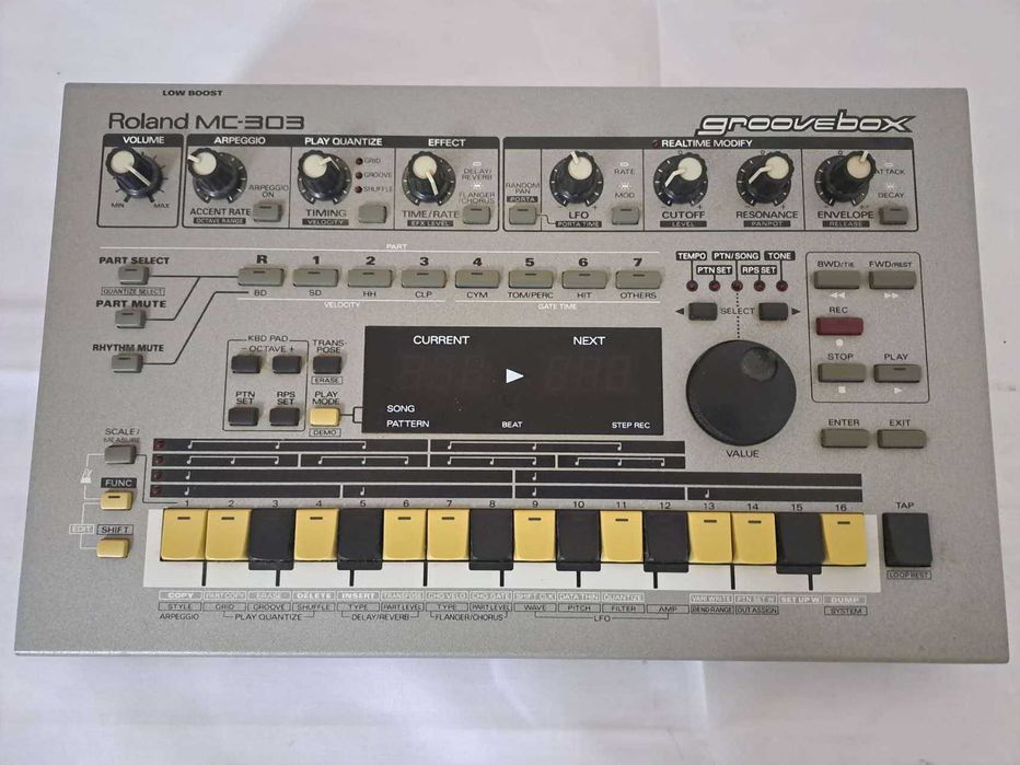 Roland MC-303 Sequencer arranger, Muito bom