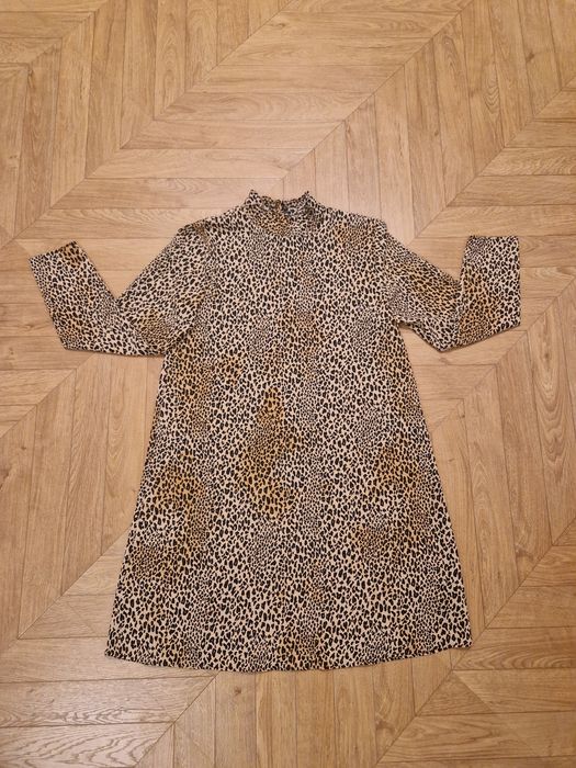 Sukienka w panterkę H&M