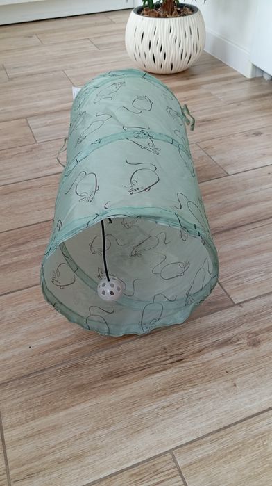 Tunel dla kota z piłeczką do zabawy