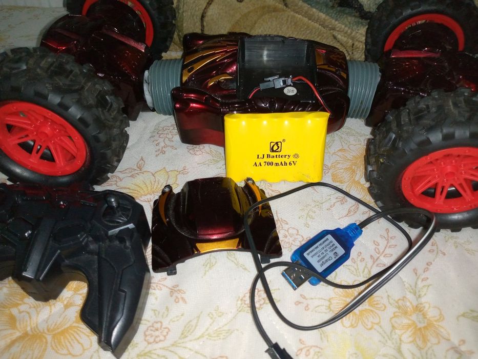 Машинка на радіокеруванні
