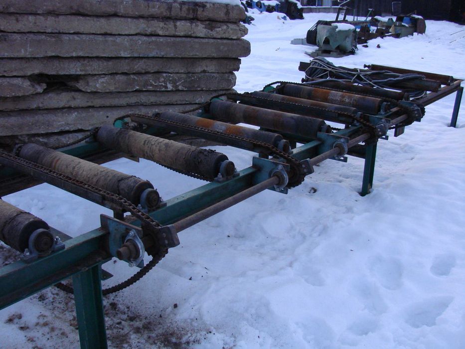 Podajnik rolkowy odbiorczy za wielopiłe obrzynarkę wielopiła obrzynark