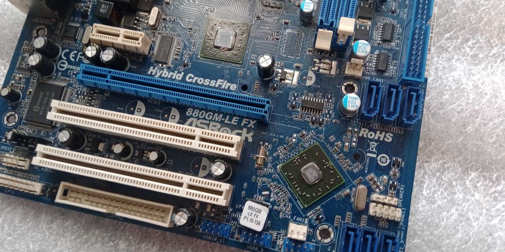 Материнская плата ASRock 880GM-LE FX