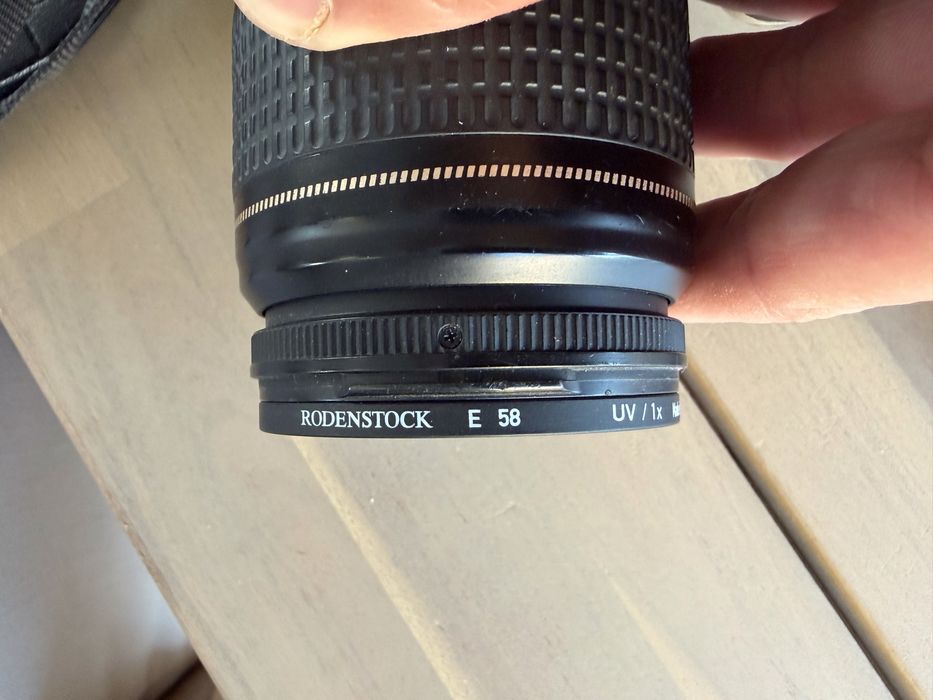 Camara reflex Canon EOS300 com lente EF 28-80mm