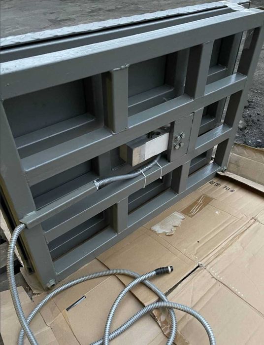 Ваги підлогові платформні. Весы напольные платформенные.