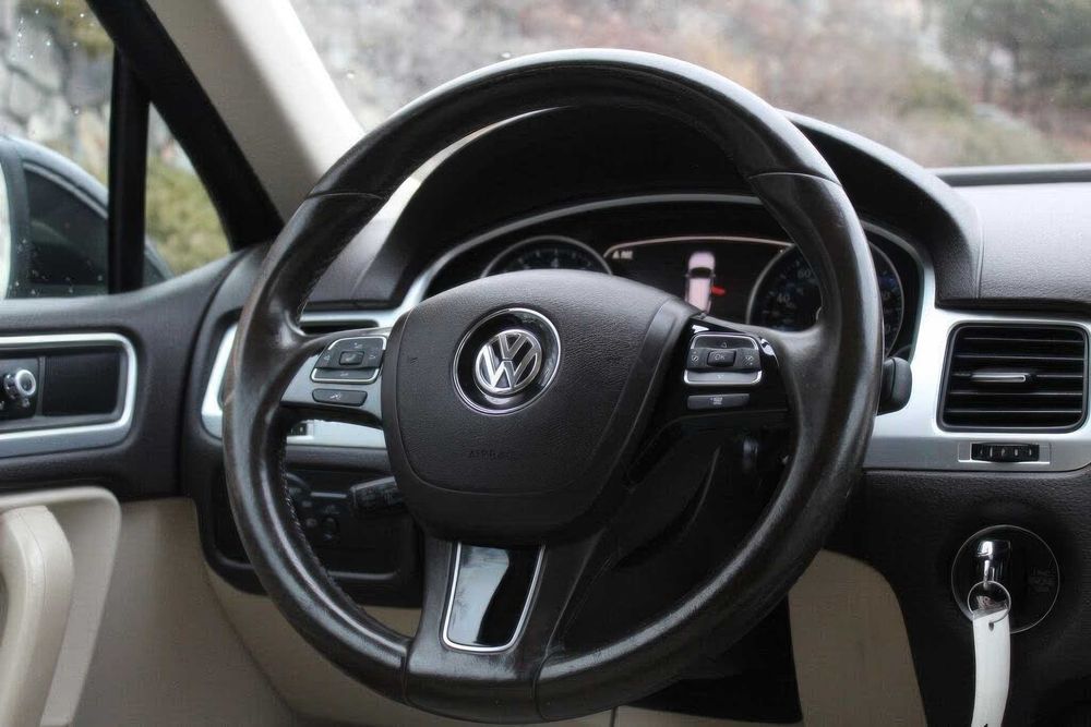 Volkswagen Touareg TDI Sport      2015