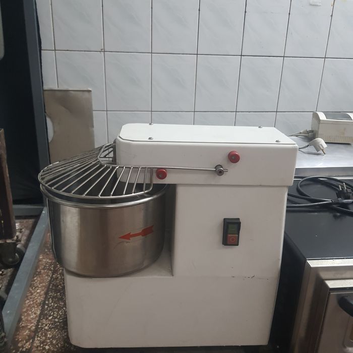 Продам тестомесы,растойки