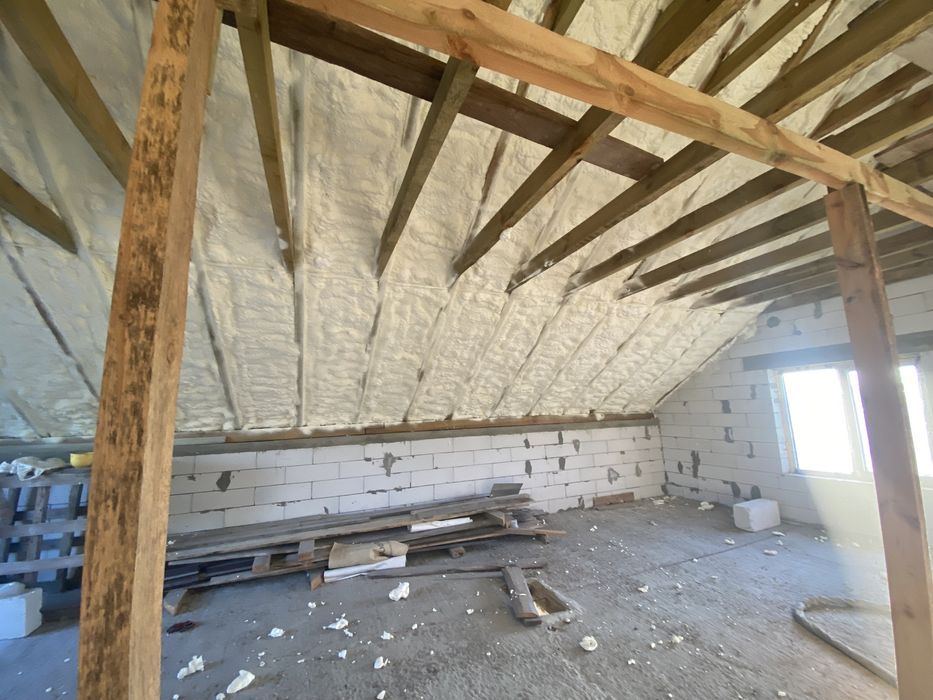 Утеплення пінополіуретаном. Утеплення даху, мансарди. Поліуретаном.