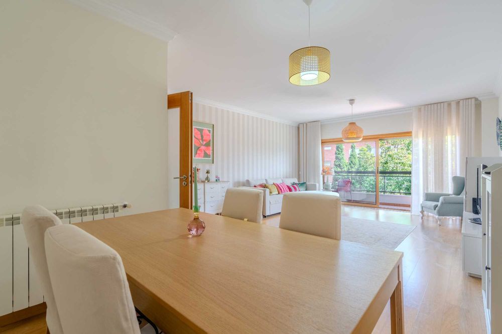 Apartamento T2 para Venda em Queijas