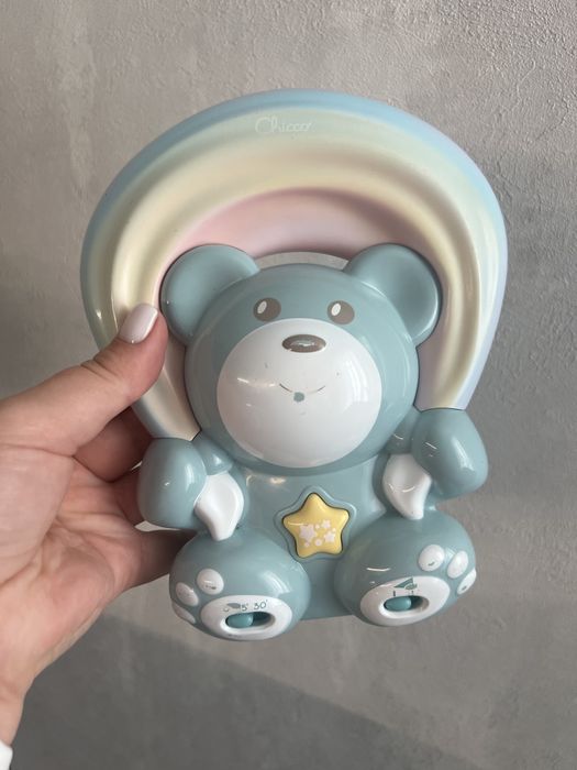 Игрушка проектор Chicco Медвежонок под радугой голубая