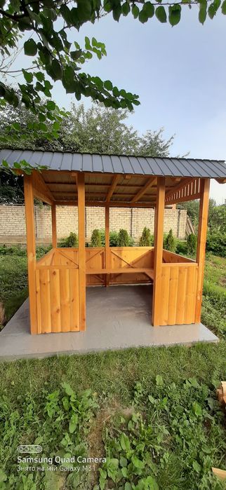 Дерев'яна альтанка