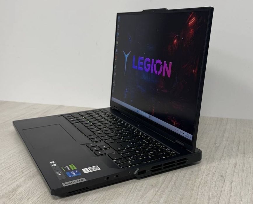 Продам игровой ноутбук Lenovo Legion 5 pro 16IRX8