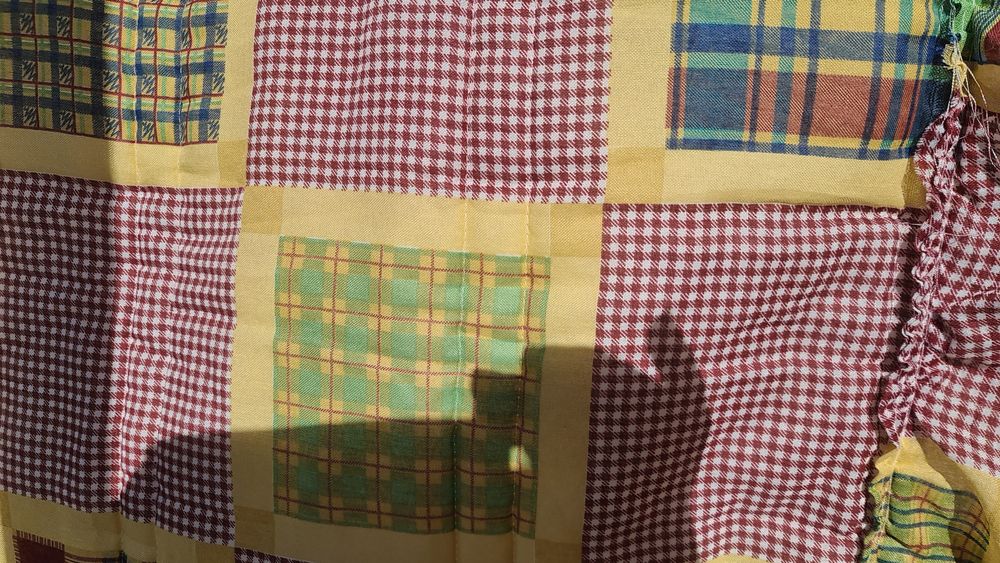 Edredon de meia estacao muito bonito como novo