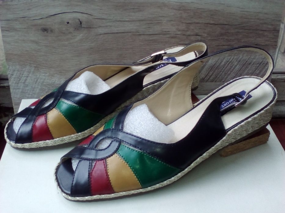 Продам босоножки шлепанцы шлепки женские