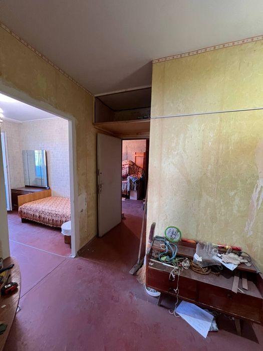 Продаётся 4-комнатная квартира под ремонт, Черноморск.