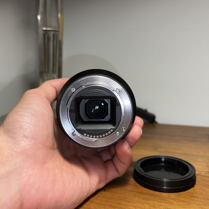 Sony Zeiss f4 16-35mm OSS T*