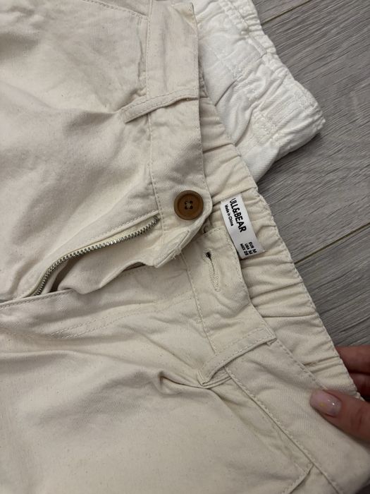 бежеві джинси від бренду Pull&bear, розмір М