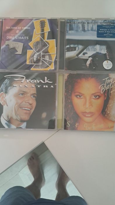 CDs de música em bom estado