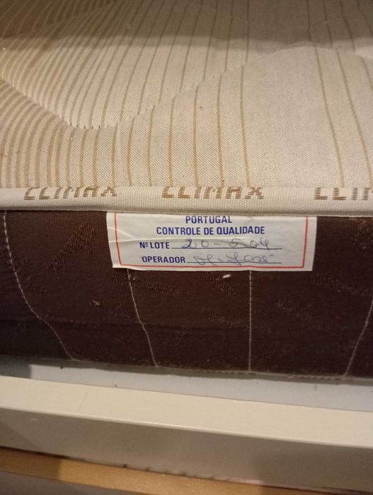 Cama de solteiro com gavetão