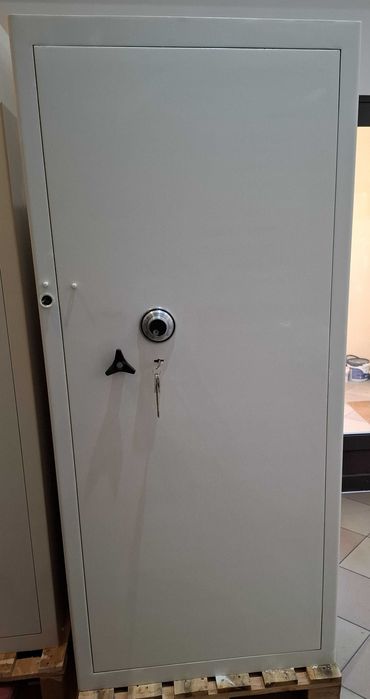 Szafa pancerna Konsmetal MS1/B, 319 kg,  skrytka, dwa zamki