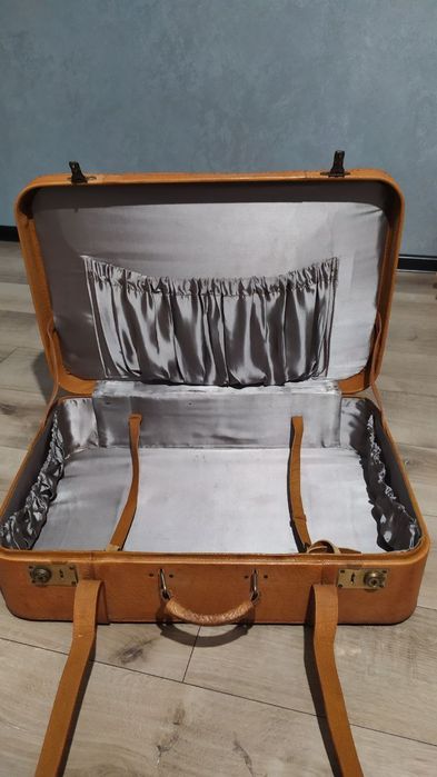 Чемодан кожаный рыжий