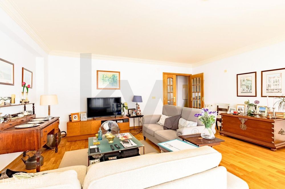 3-Bedroom Apartment with Garage and Unobstructed View in Alfragide – Your New Urban Retreat