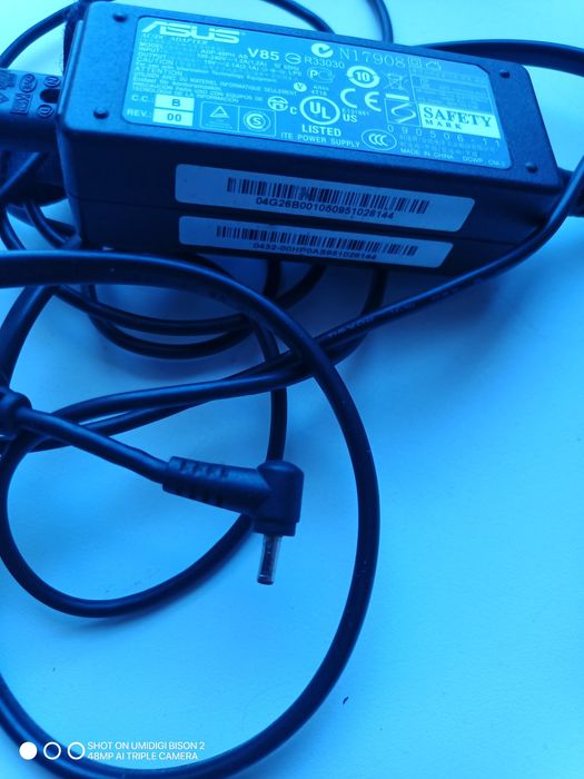 Продам два зарядныхдля ноутбука ASUS