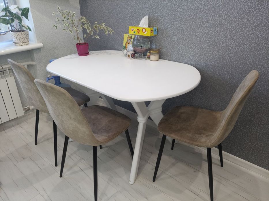 Продам стол кухонный деревянный