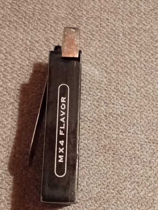Marlboro Isqueiro c/ Mola para Prender