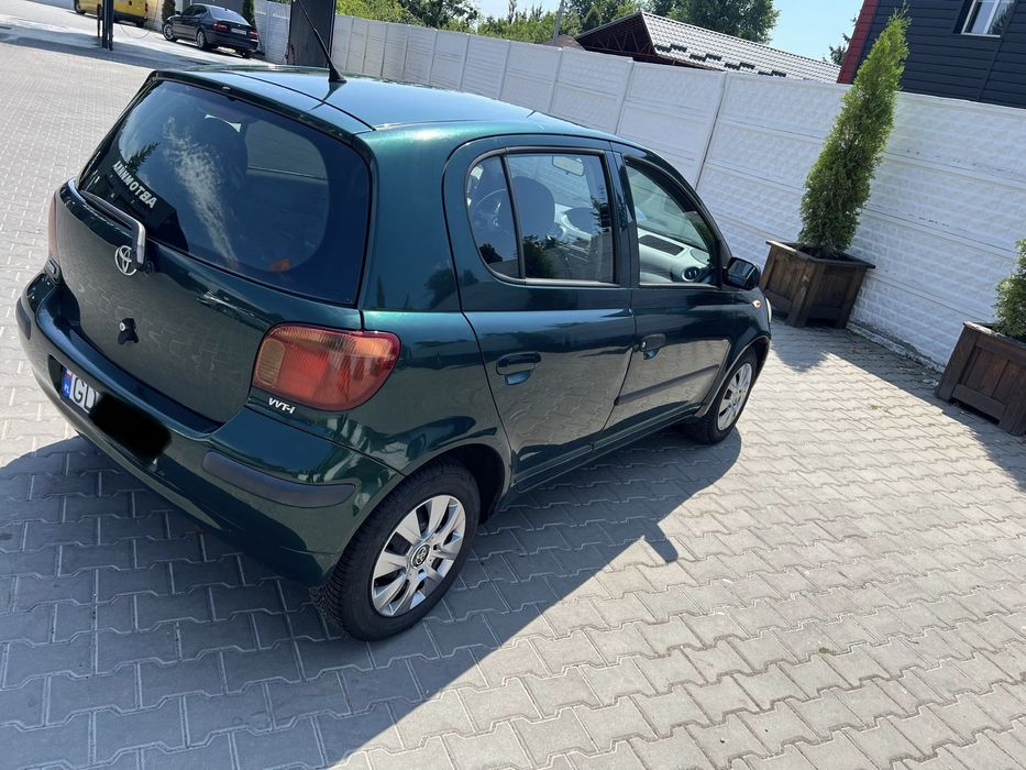 Toyota Yaris в стані сві-поіхав