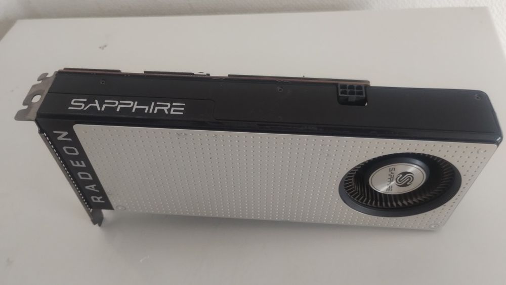 відеокарта Radeon RX 470.