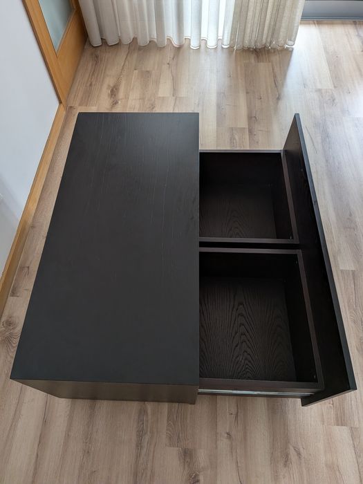 Móvel em carvalho escuro com gavetão e dois espaços