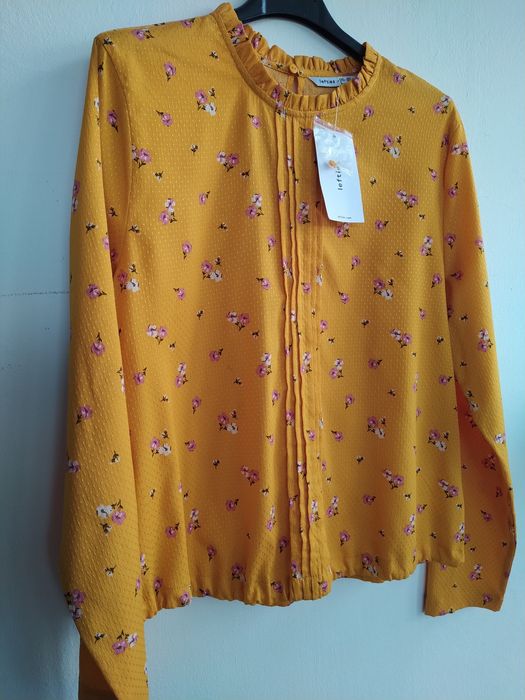 Blusa floral alegre e elegante - Lefties - Tamanho L - Nova!