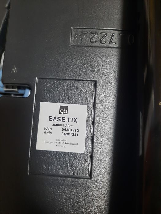 Fotelik samochodowy gb Idan + baza ISOFIX gb BASE-FIX (zestaw)