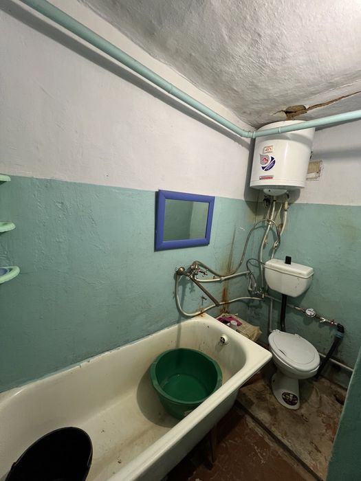 Продаю пів будинку Космонавтів, окремий двір,