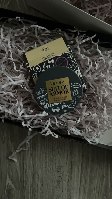 rozświetlacz firmy teeez cosmetics