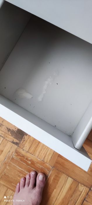 Mesa de cabeceira com vidro
