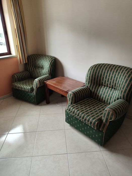 Sofá cama e 2 sofás de 1 lugar