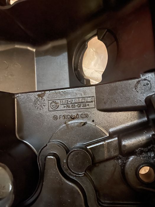 Клапанна кришка n62b48 bmw 4.8