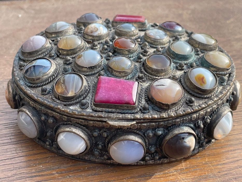 Linda caixa antiga em prata