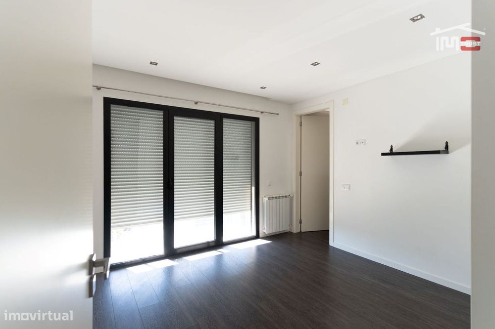Apartamento T2 Com Cozinha Equipada  Como Novo Com Elevador E Garag...