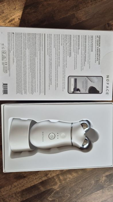 Nuface Trinity plus urządzenie do twarzy z mikroprądami