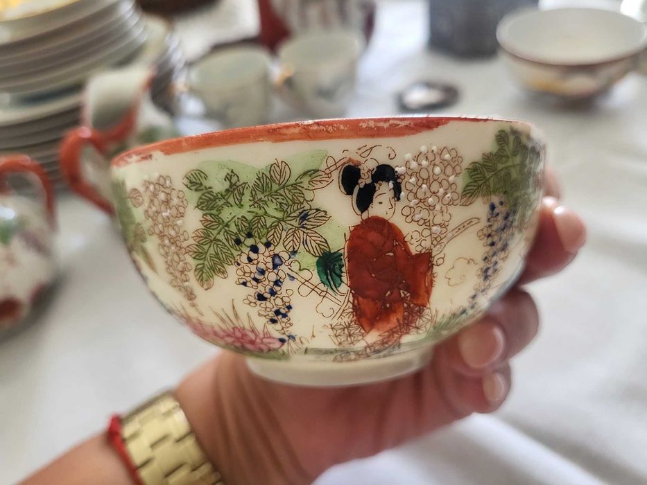 Chávena de chá japonesa em porcelana de casca de ovo (conhecida internacionalmente como Eggshell porcelain), decorada no estilo Satsuma / Kutani