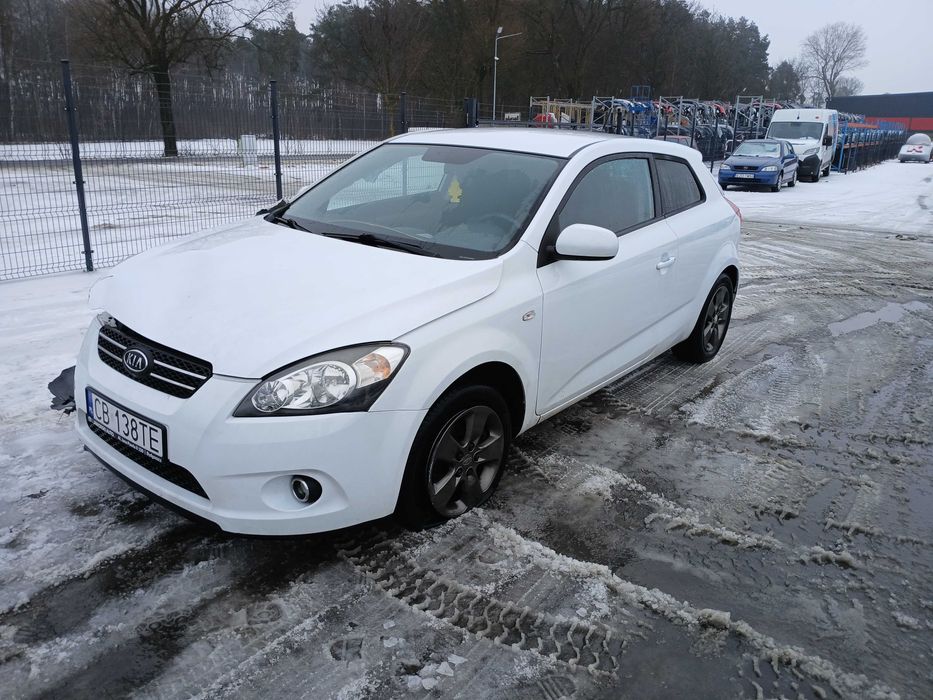 Kia Cee"d 1.4  benzyna 2010r