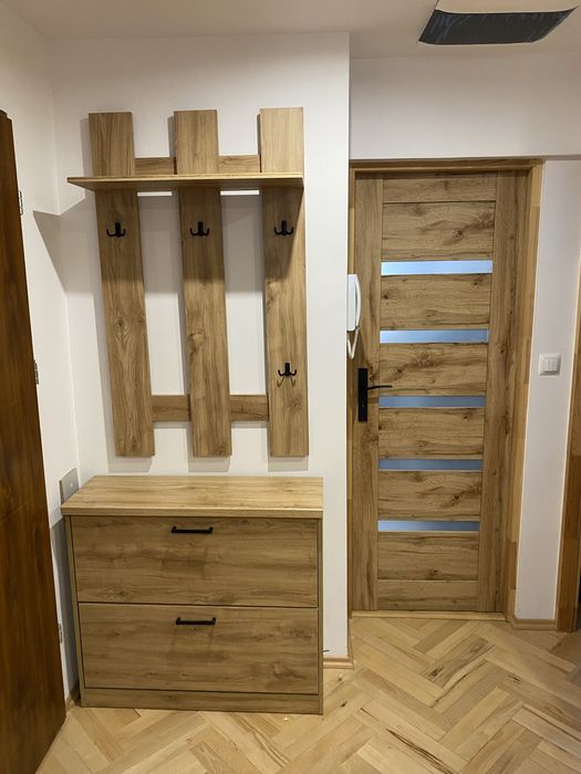 Wieszak i szafka na buty