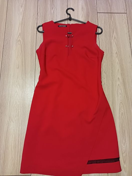 Неймовірна червона сукня